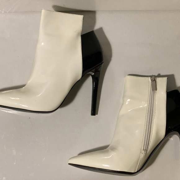 Kendall & Kylie Ariana Patent Ankle Bootie - Picture 2 of 4